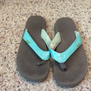 Sanuk yoga mat flip flops